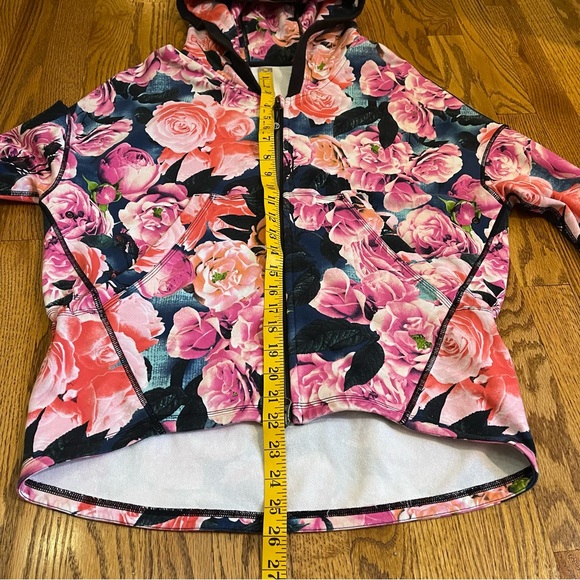 Lululemon Hold Your Om Hoodie Jacket in Secret Garden - Picture 14 of 16